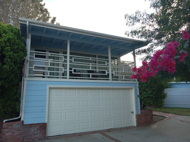 Foto del edificio - 2139 Torrey Pines Rd