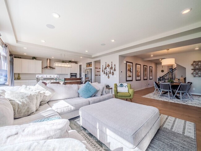 Building Photo - Available May 2025!  4 Bedroom 3 Bath Beau...
