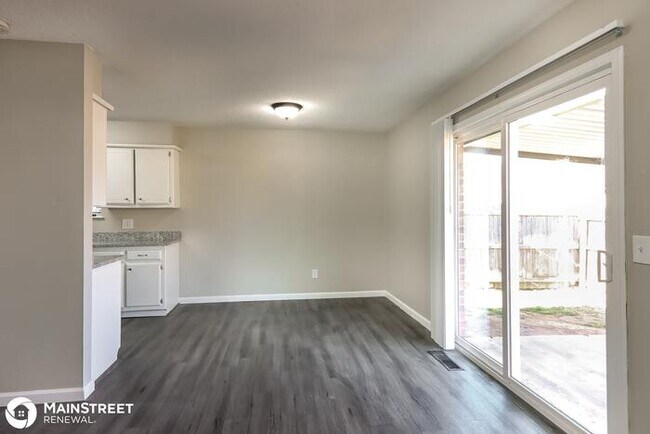 Foto del edificio - 221 CHEROKEE DR, YUKON, OK 73099