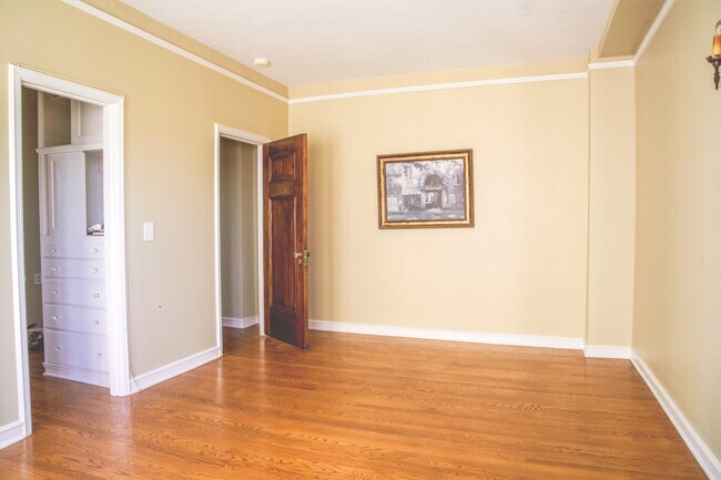 Bedroom Entrance - 800 E Ocean Blvd
