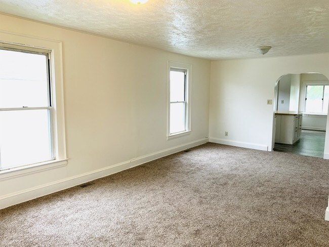 Building Photo - 421 21st St W