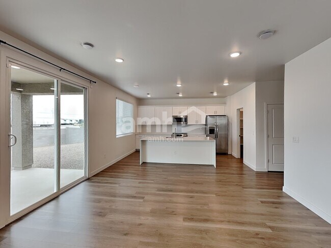 Foto del edificio - 6975 N 125th Dr