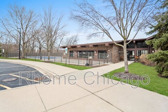 Building Photo - 125 Lakeview Dr