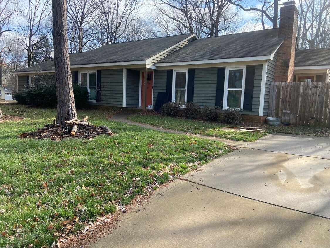 Primary Photo - Lovely Two Bedroom in Charlotte!