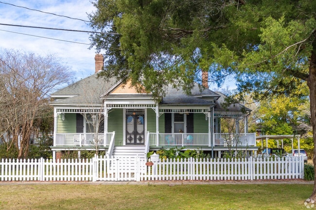The neighborhood of East Hill is a picturesque and quaint area of Pensacola.