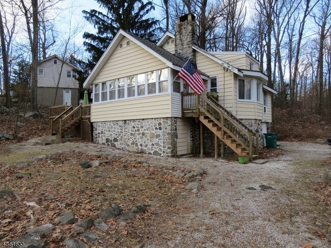 Building Photo - 17 Lonaconing Rd