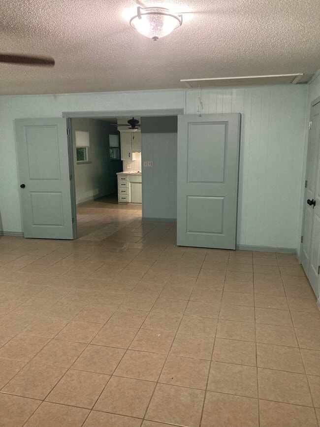 Building Photo - Newly Renovated Home in the heart of Springdale !