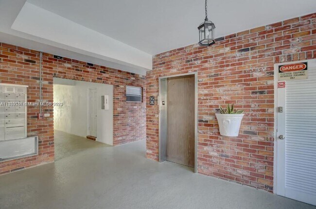 Foto del edificio - 2340 NE 9th St