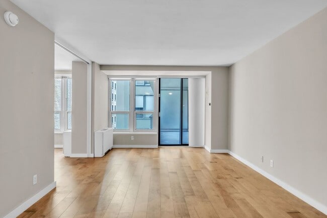 Building Photo - 224 W Rittenhouse Sq