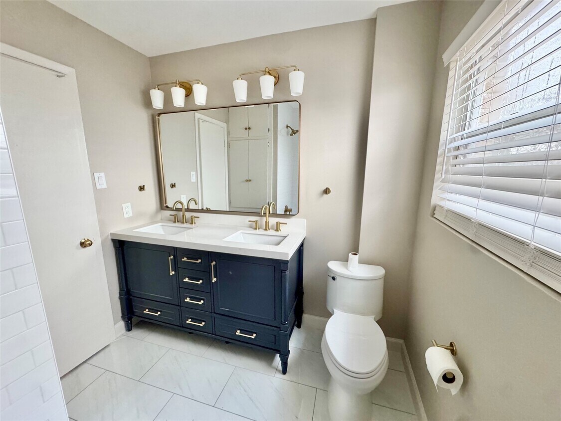 Foto principal - 8218 Edgemoor Dr