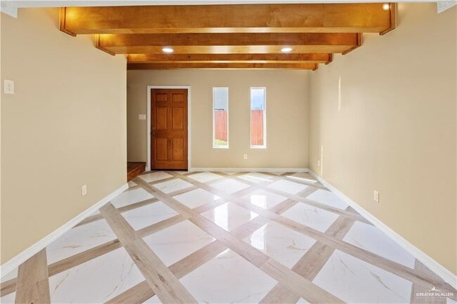 Building Photo - 1405 Karen Dr