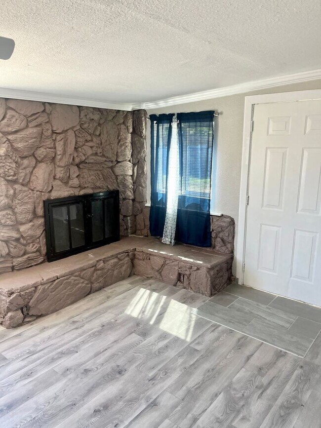 Foto del edificio - Charming 3BD/2BA Home in Meadowview Neighb...