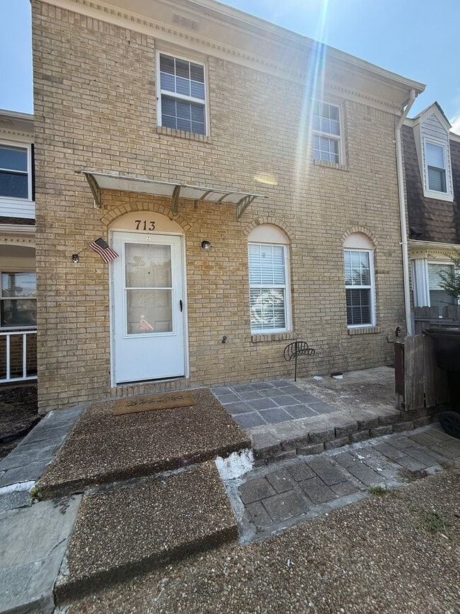 Building Photo - 713 Westminster Ln