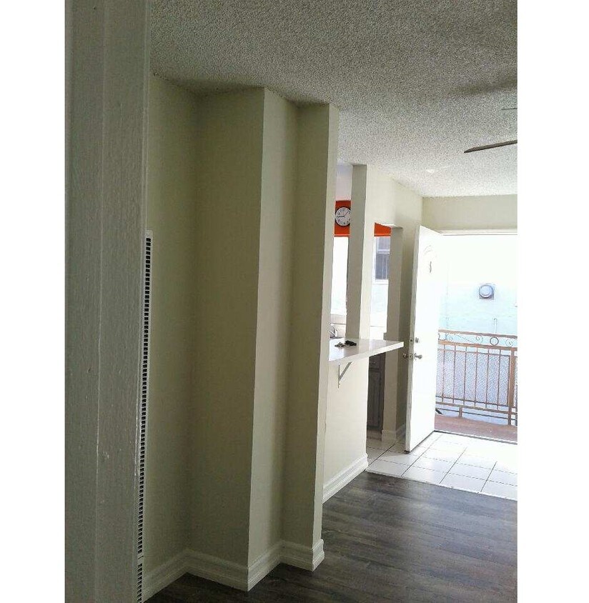 Foto principal - 1316 S Catalina St