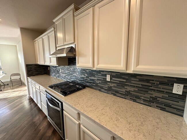 Foto del edificio - Modern 4 Bed, 3.5 Bath Home with Solar, St...