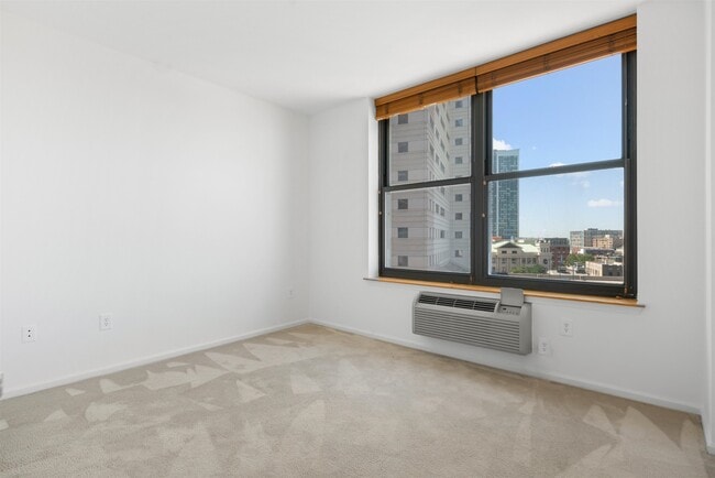 Building Photo - 102 Christopher Columbus Dr