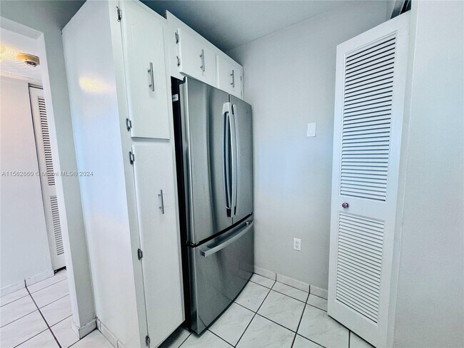 Foto del edificio - 600 NE 36th St