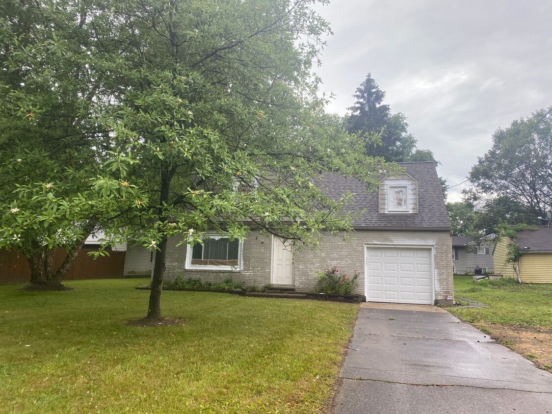 Primary Photo - 1024 North Rd SE