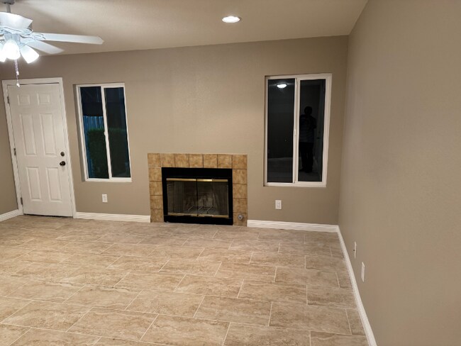 Foto del edificio - 16645 Valencia Ave