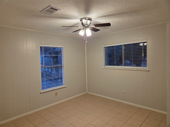 Building Photo - 902 Euclid St