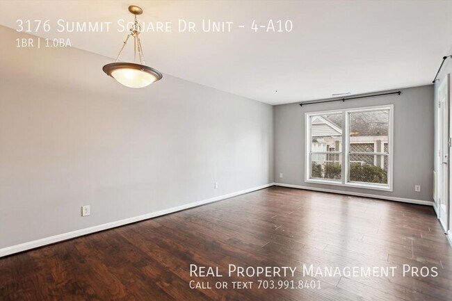 Foto del edificio - 3176 Summit Square Dr