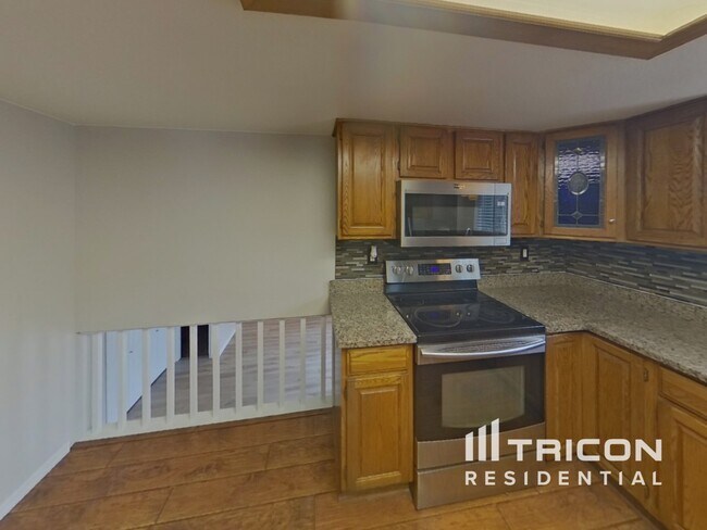 Foto del edificio - 6445 Fall River Dr