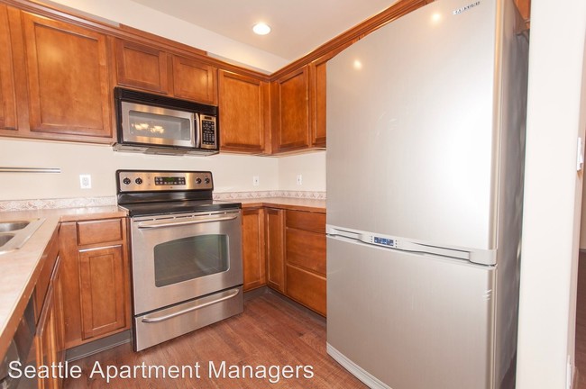 Building Photo - 11015 Woodinville Dr