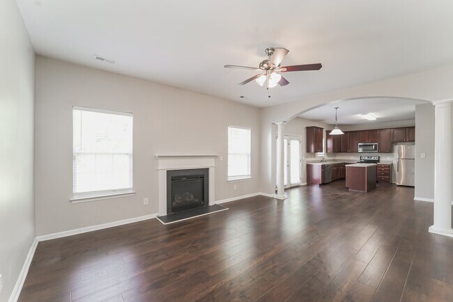 Building Photo - 8515 4 Sisters Ln