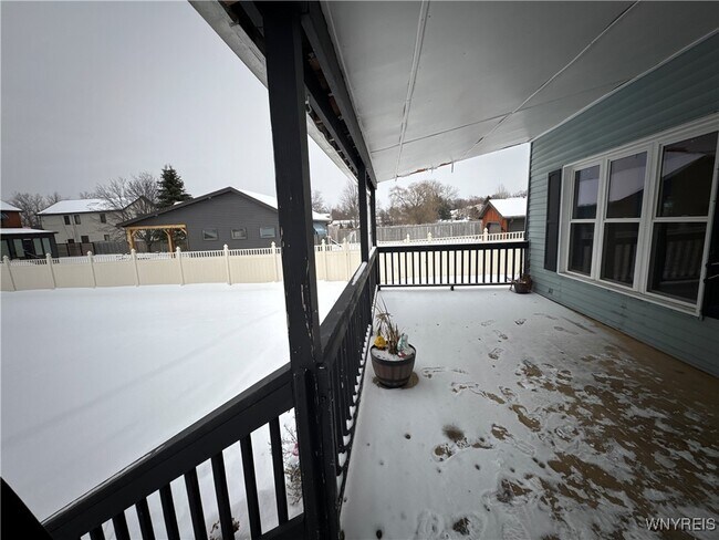 Foto del edificio - 1227 Losson Rd