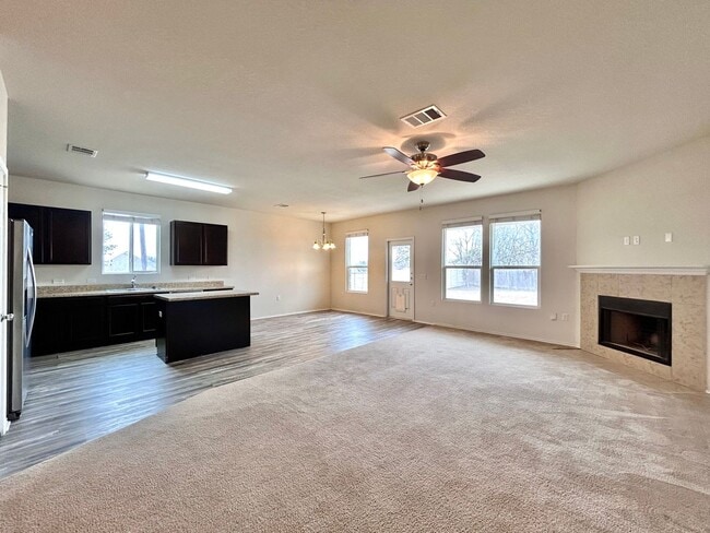 Building Photo - Charming 3/BR 2/BA  Home with Spacious Backyard