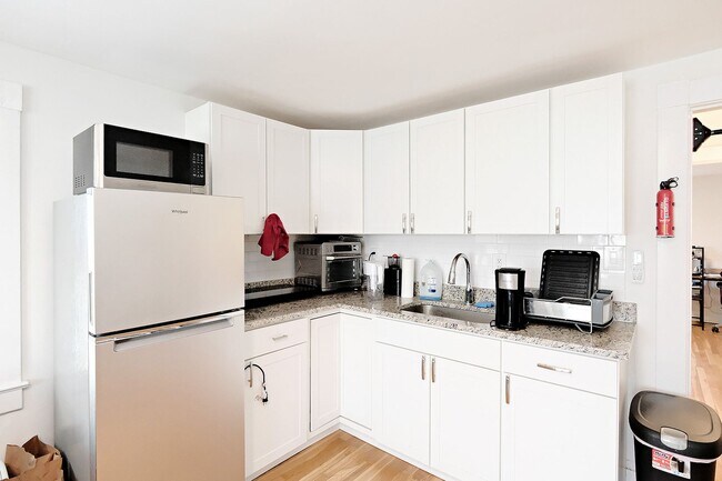 Foto del edificio - Top-Level Fry's Spring Apartment With Utilities Included
