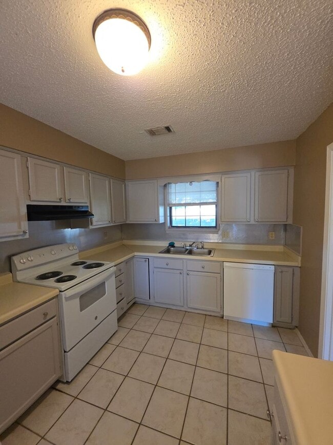 Foto del edificio - 613 E 16th St