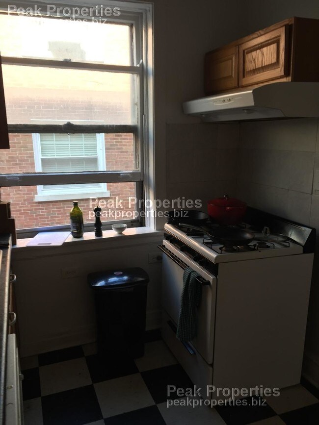 Foto del edificio - 2238 Sherman Ave