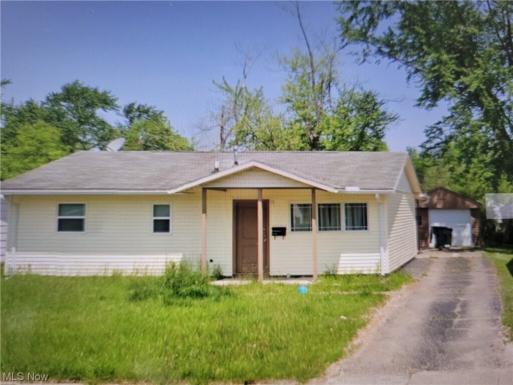 Primary Photo - 1754 Front St SW