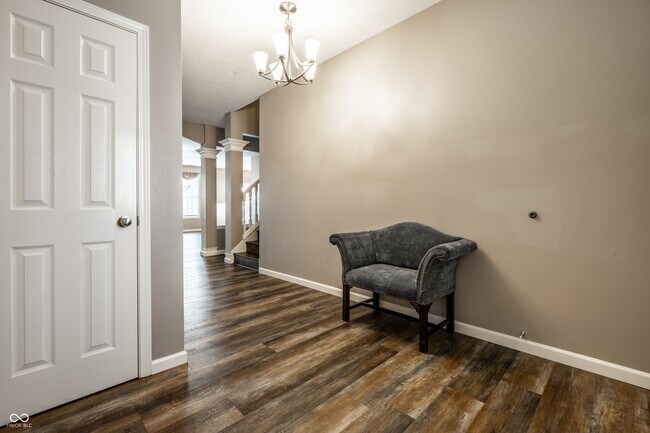 Foto del edificio - 8342 Stark Dr