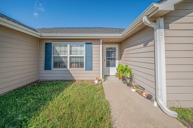 Building Photo - Please View 3D Virtual Walk-Through Before...