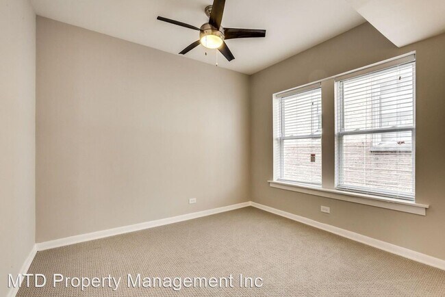 Foto del edificio - 4500 N Kilbourn Ave