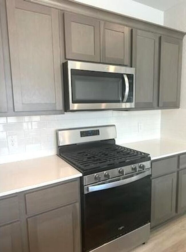 Foto del edificio - 3 Bedroom, 2 Bath in Midtown Subdivision C...