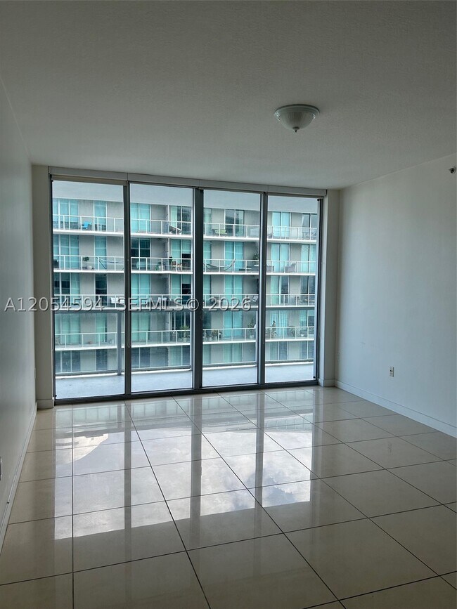 Foto del edificio - 1111 SW 1st St