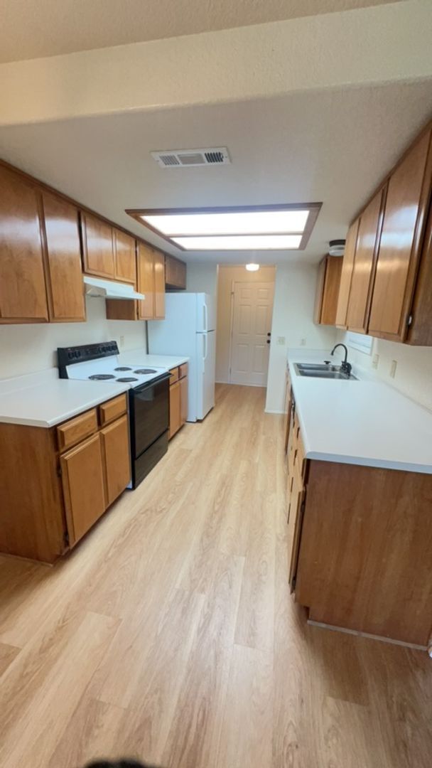 Foto del edificio - 1400-1402 SW Kokanee Ln