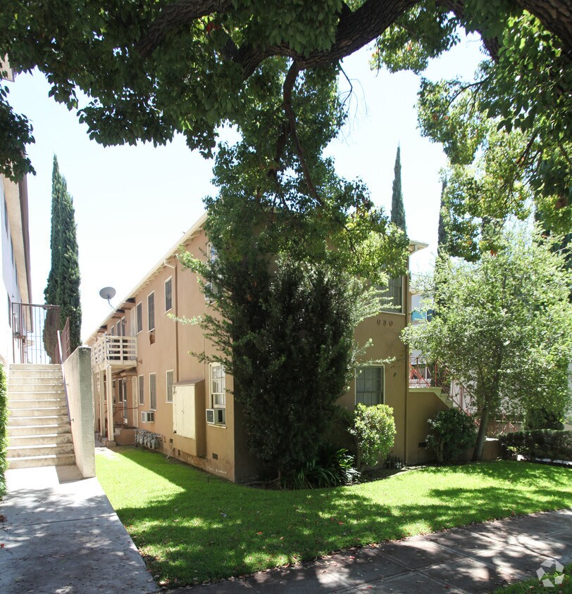 Building Photo - 630 E Angeleno Ave