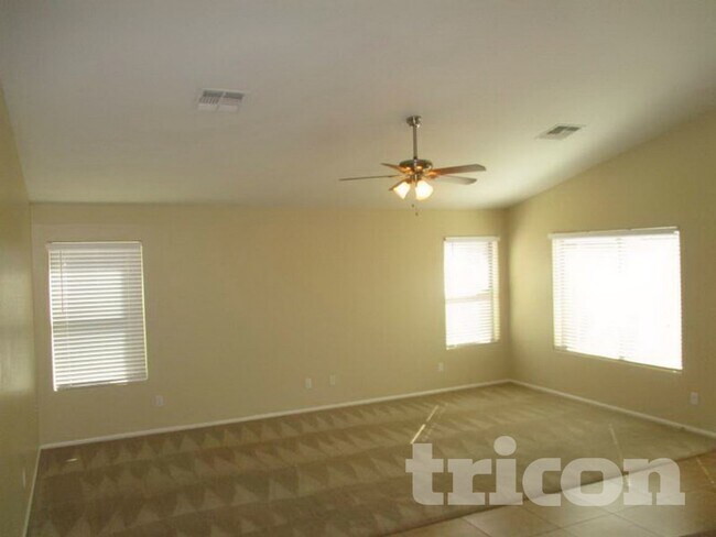 Foto del edificio - 4939 W Burgess Ln