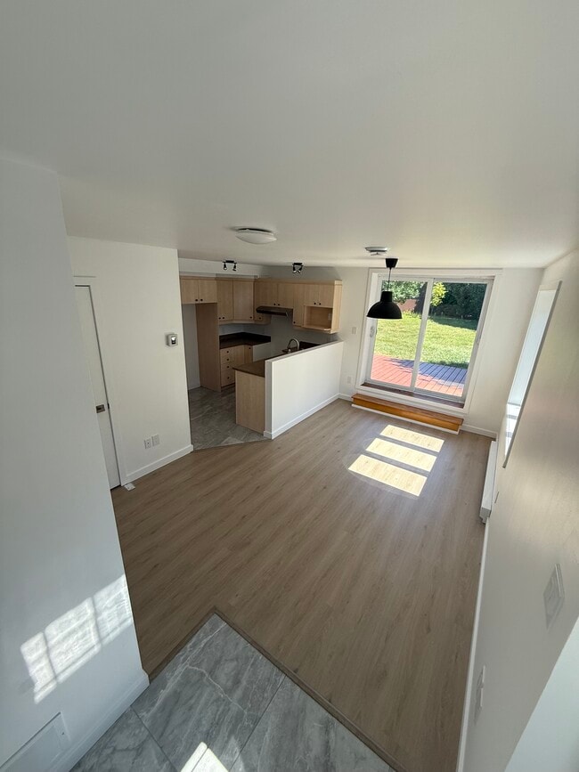 Building Photo - 433 Pl De Vincennes