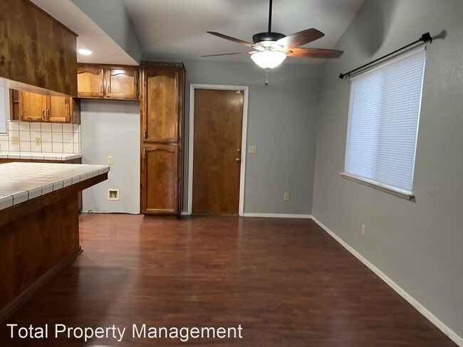 Building Photo - 3 br, 2 bath House - 425 S. Aronian St.