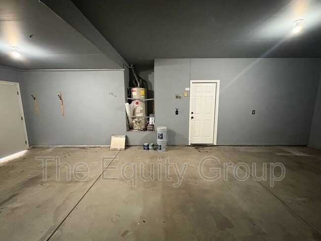 Building Photo - 938 W Encore Dr