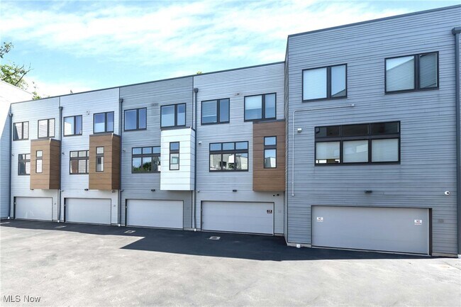 Foto del edificio - 18875 Riversouth Terrace