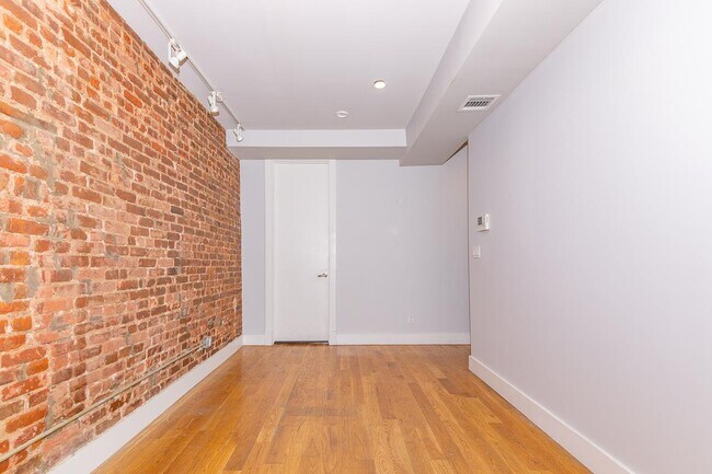 Foto del edificio - 17-14 Linden St