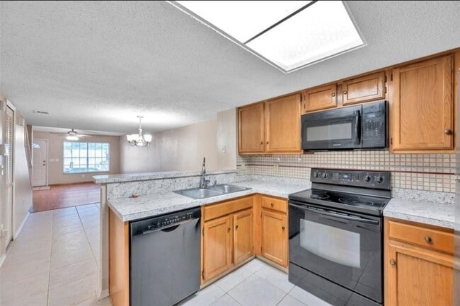 Building Photo - 2124 Fletchers Point Cir