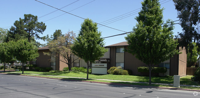 Building Photo - Oak Grove Gardens