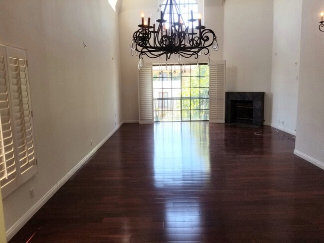 Sala de estar - 10620 Eastborne Ave